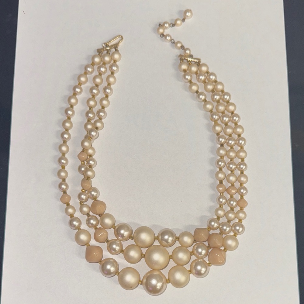 Vintage Elegant Faux Pearl Necklace